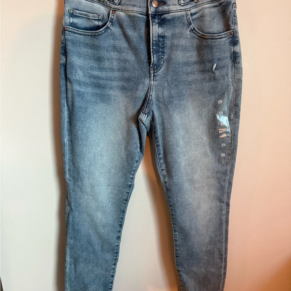 NWT Express Women’s Mid Rise Blue Jeans with metal buckles size 12 - Picture 2 of 6